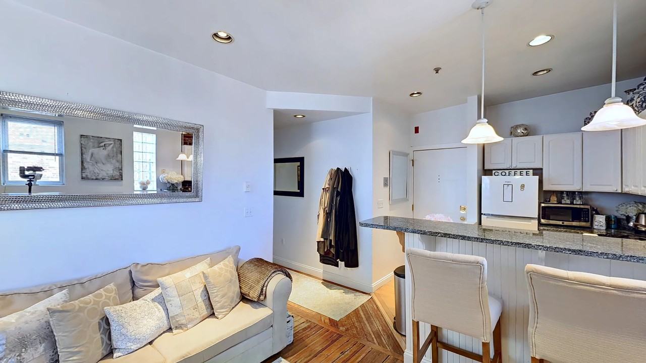90 Prince St - Photo 2 of 11