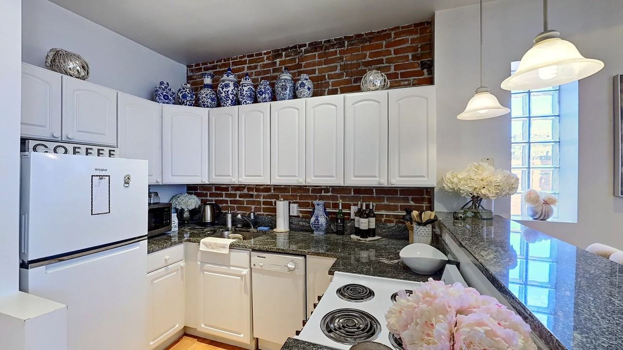 90 Prince St - Photo 3 of 11