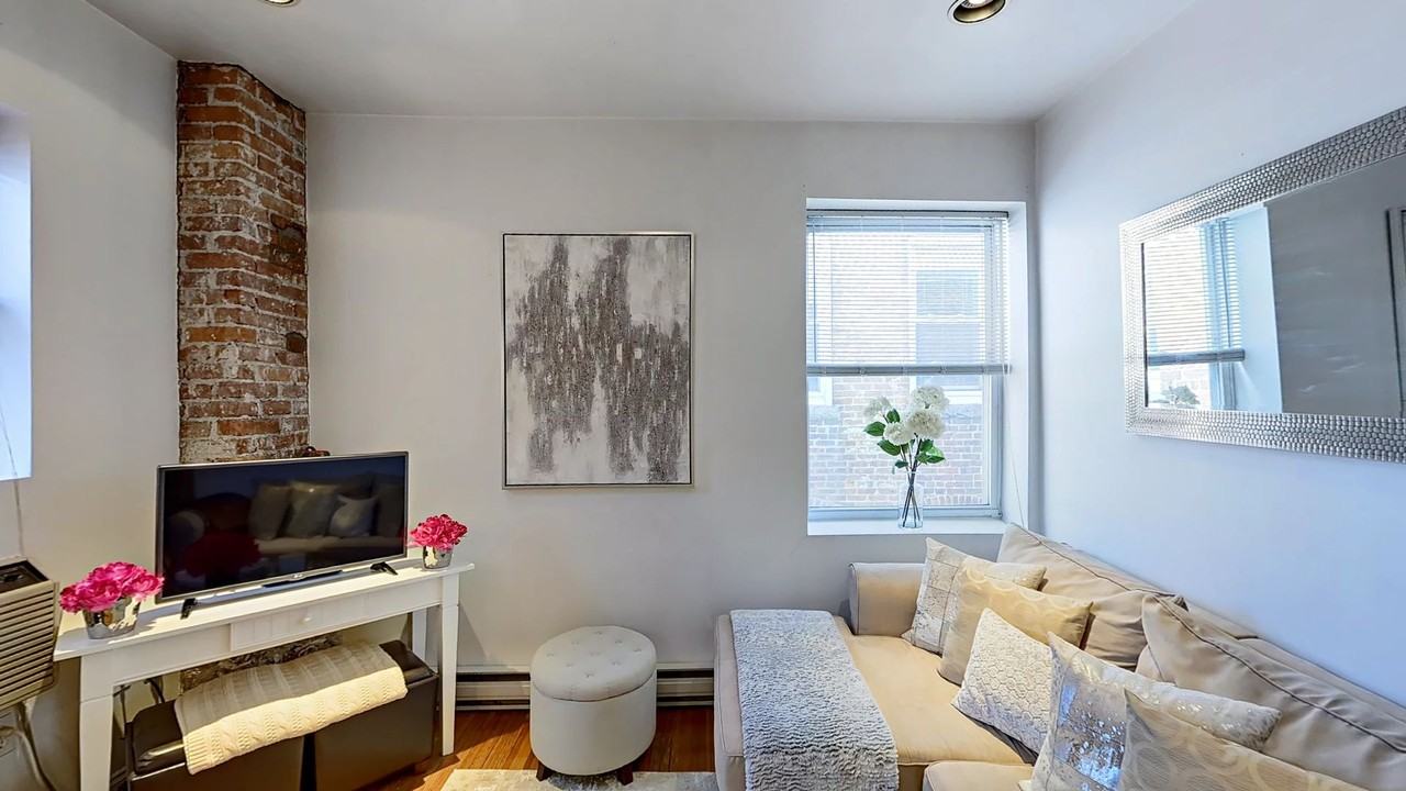 90 Prince St - Photo 4 of 11