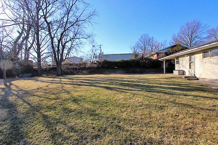 1506 Revlon Dr - Photo 6 of 19
