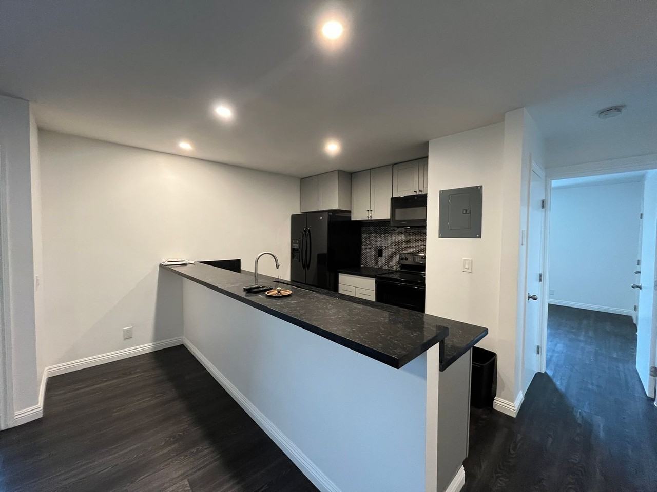 20930 Parthenia St #201 - Photo 2 of 8
