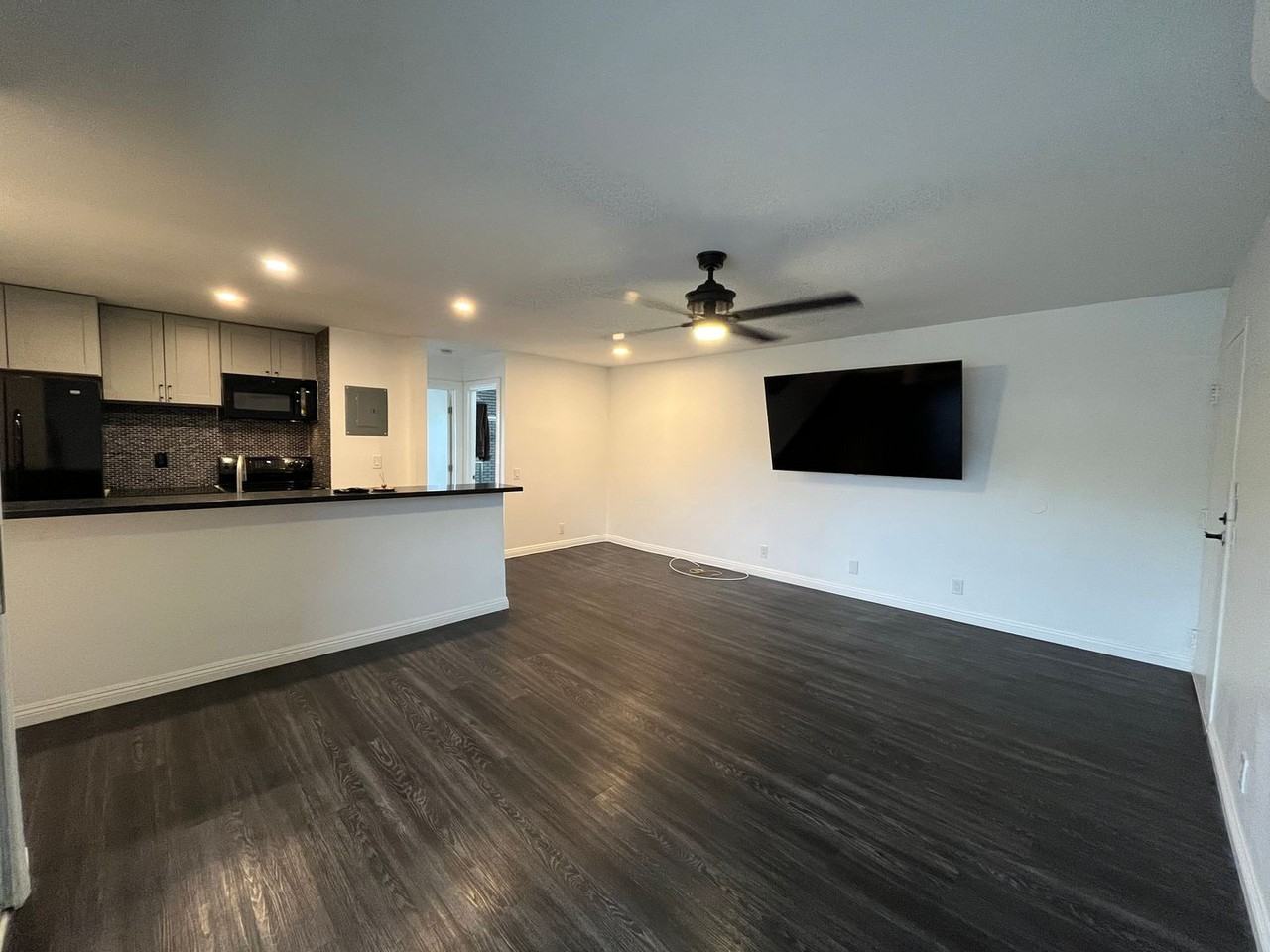 20930 Parthenia St #201 - Photo 3 of 8