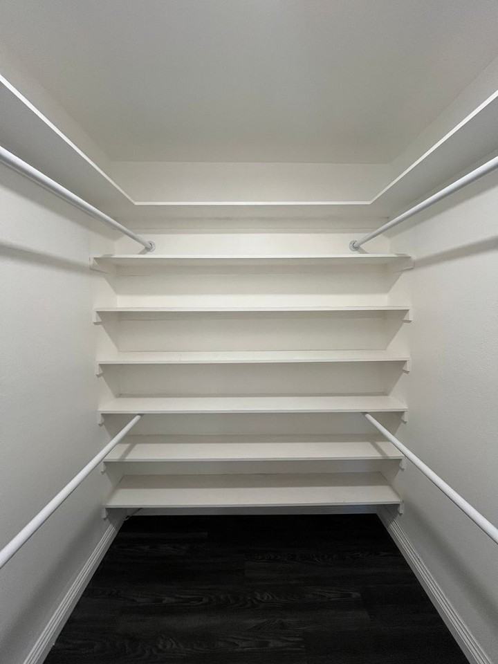 20930 Parthenia St #201 - Photo 6 of 8
