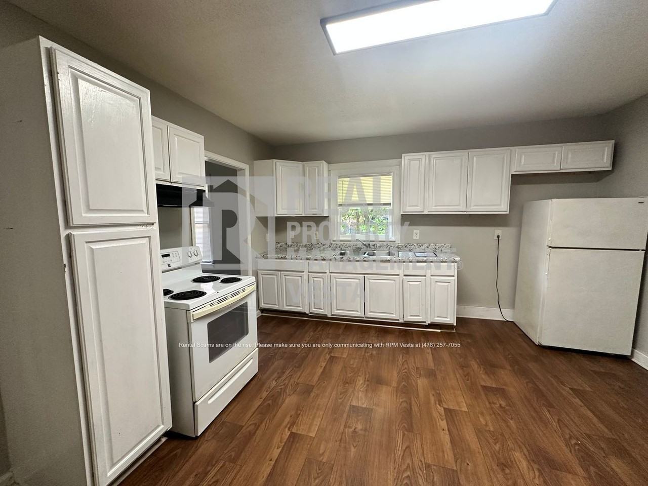 1082 Lamont St - Photo 4 of 15