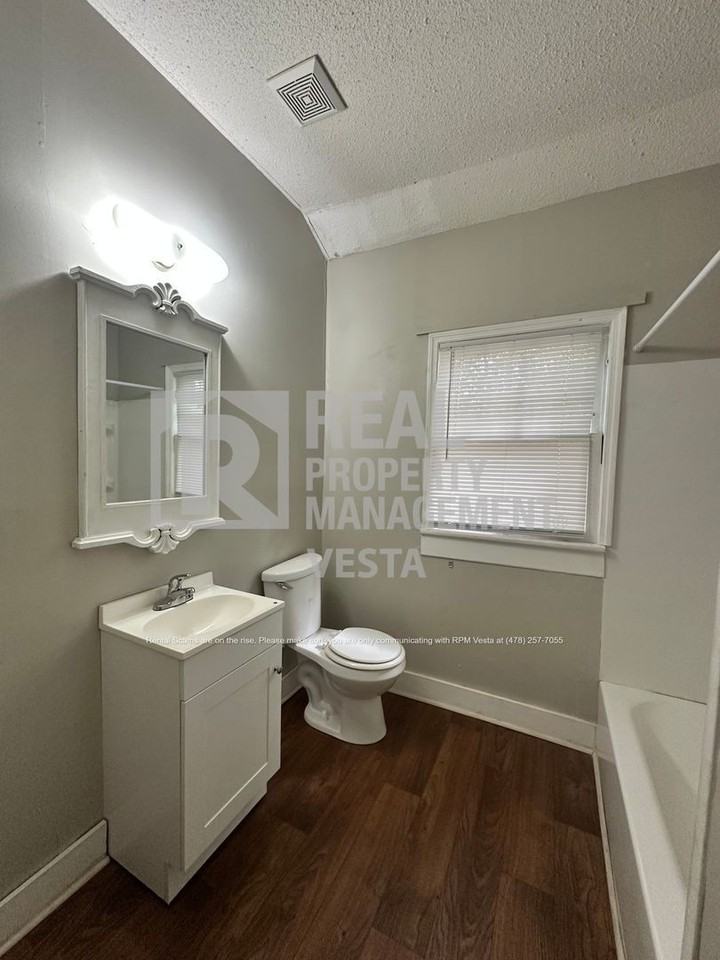 1082 Lamont St - Photo 7 of 15