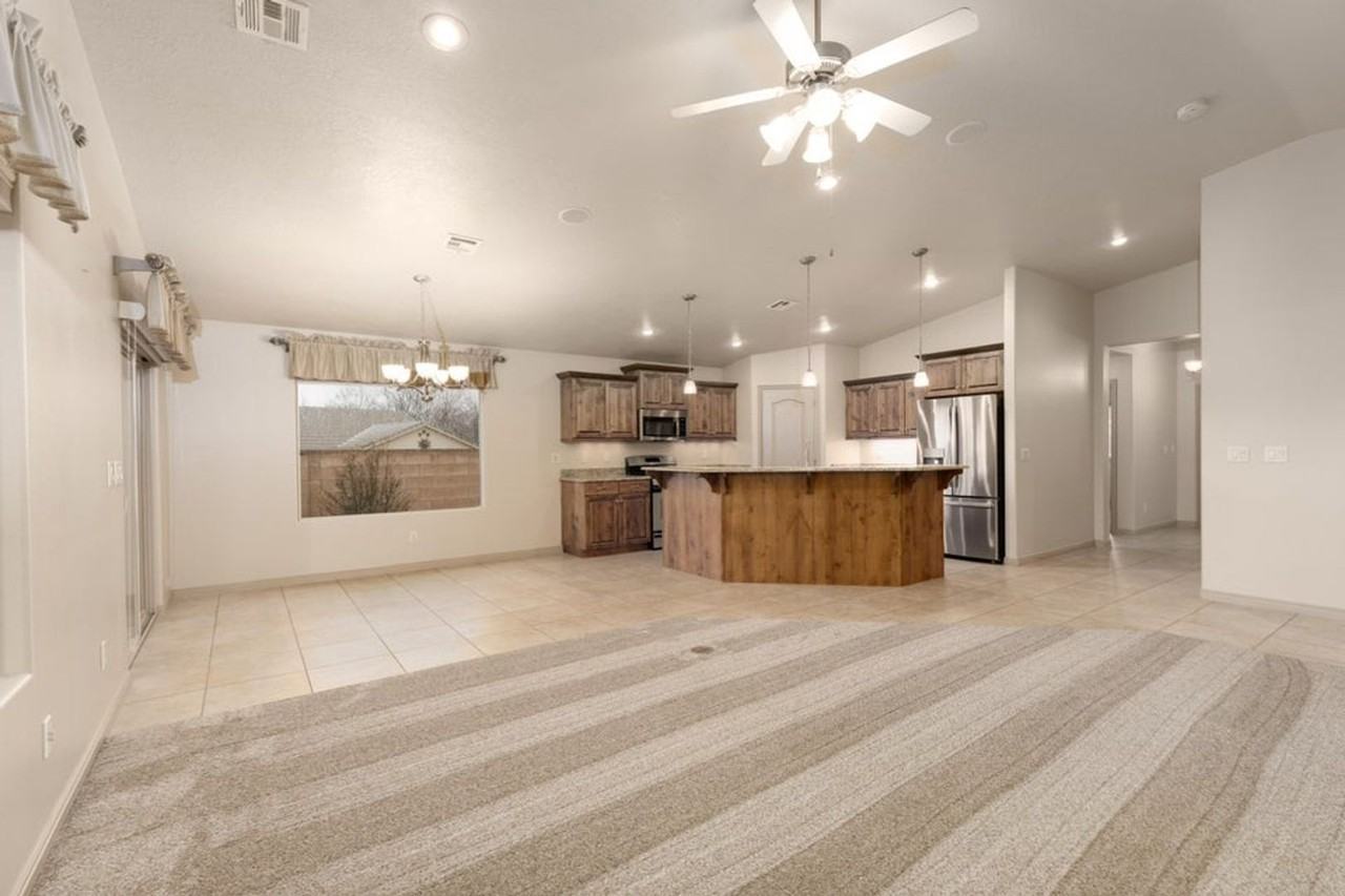 1259 N 2190 W - Photo 4 of 34