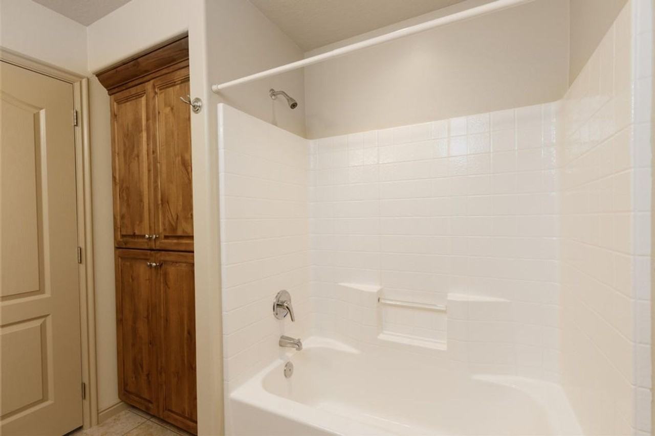 1259 N 2190 W - Photo 5 of 34