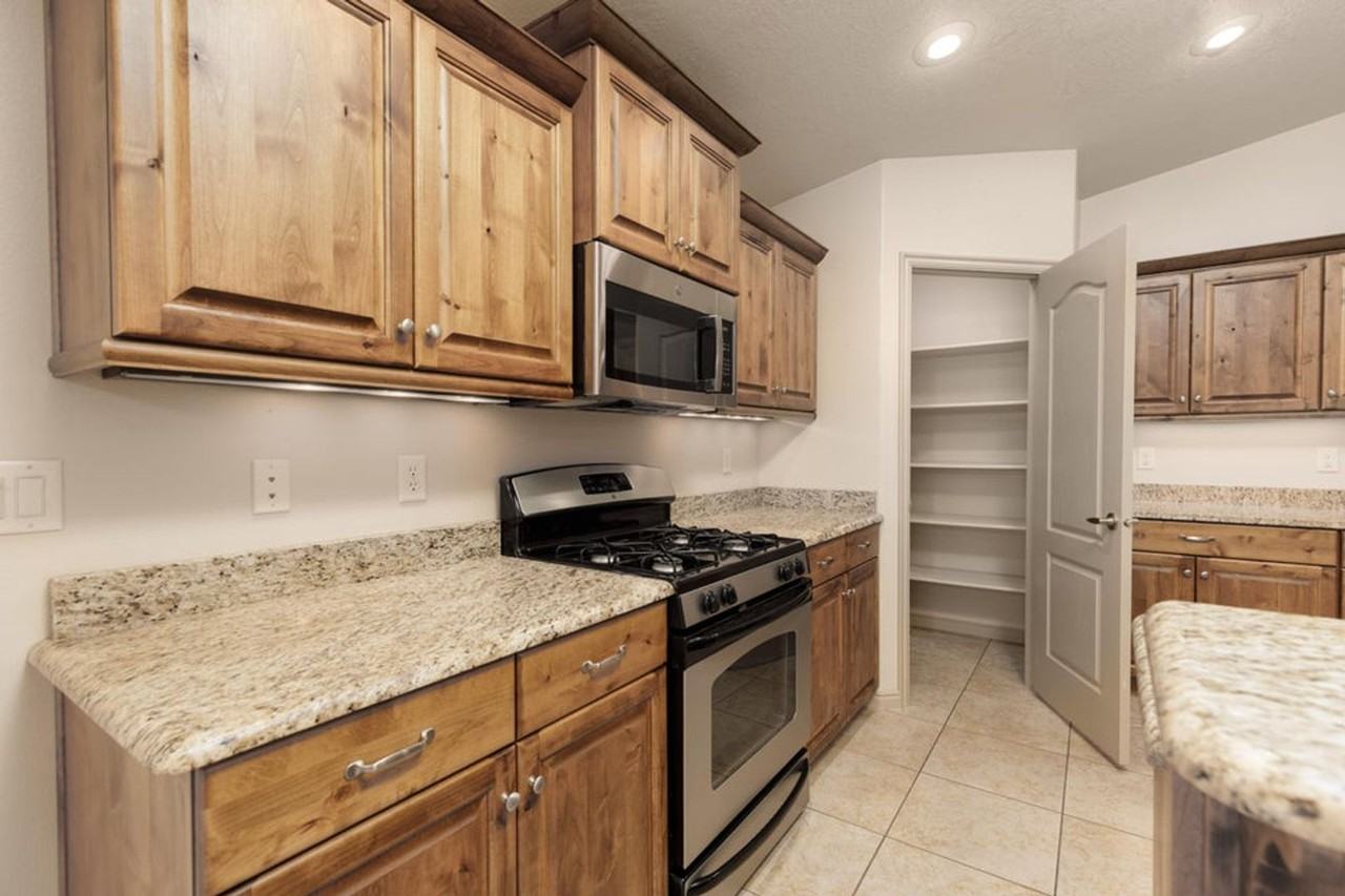 1259 N 2190 W - Photo 6 of 34