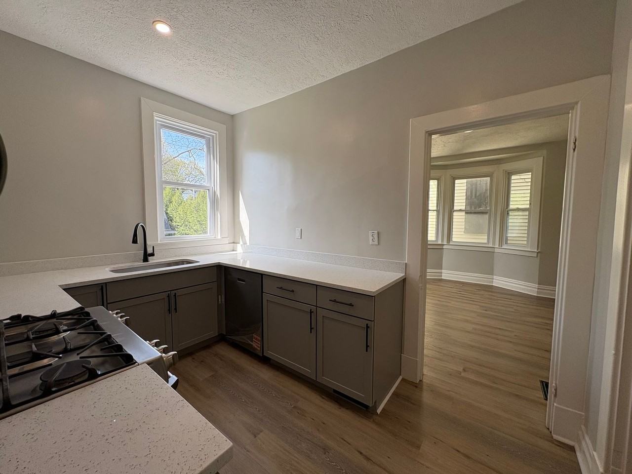 129 Dunbar Ave - Photo 4 of 24