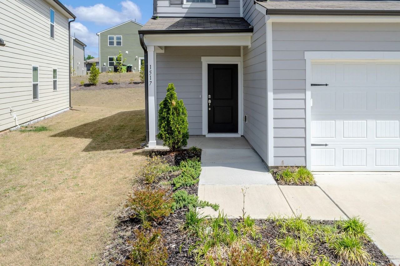 1517 Rhodes Pond St - Photo 4 of 29