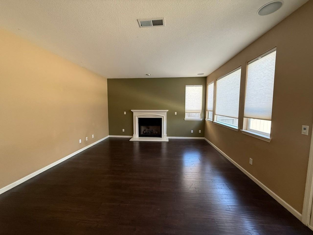 475 Parade Dr - Photo 6 of 20