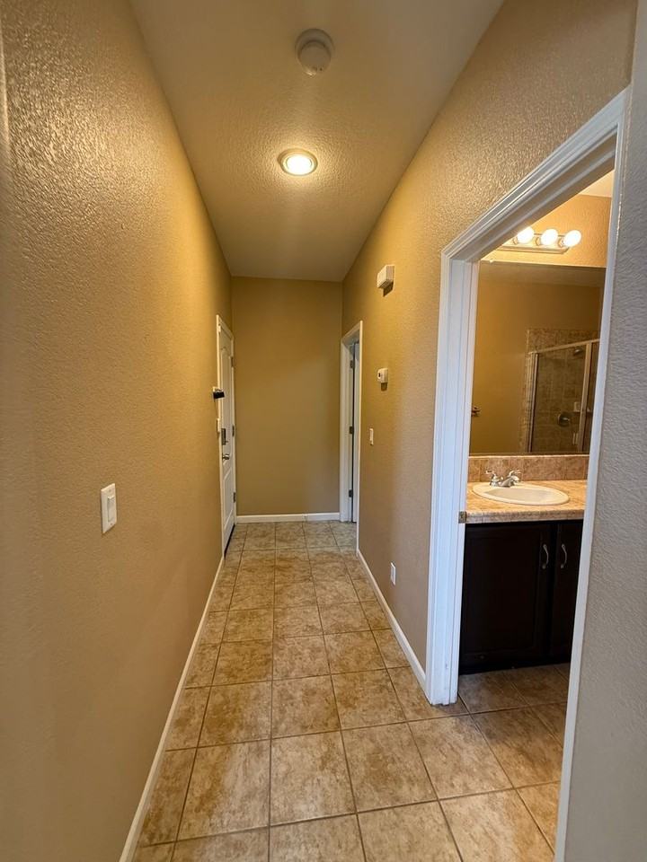 475 Parade Dr - Photo 7 of 20