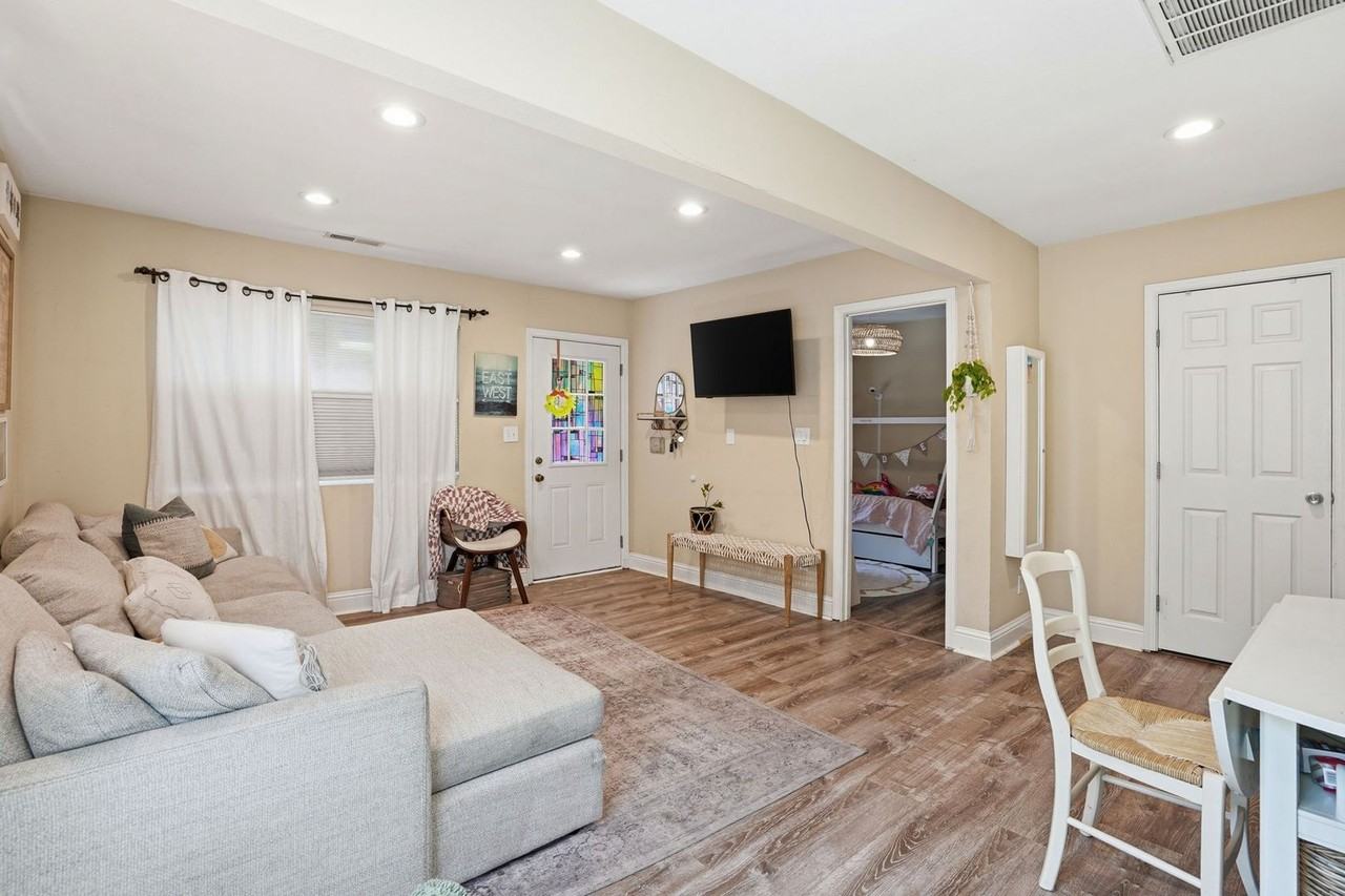 3849 Delmont Ave - Photo 3 of 30