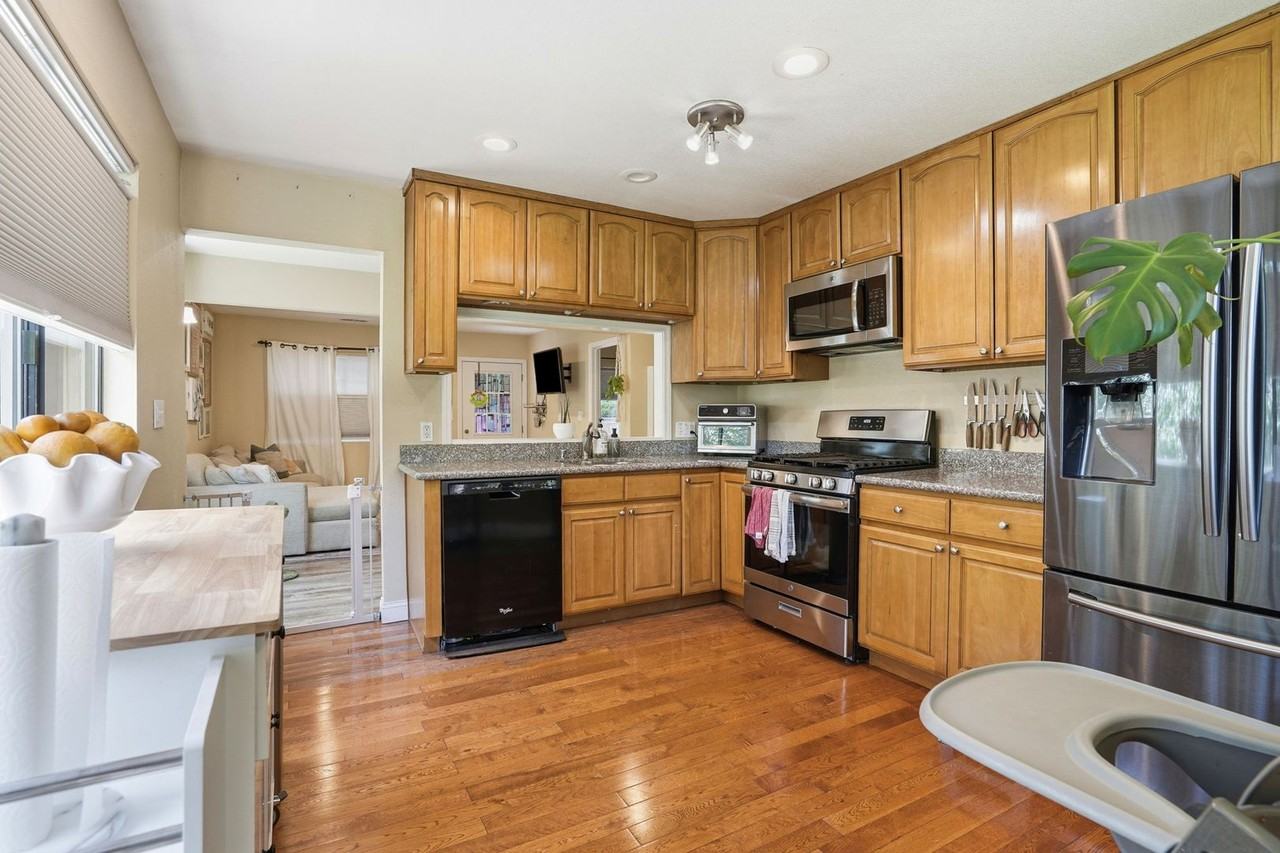 3849 Delmont Ave - Photo 7 of 30