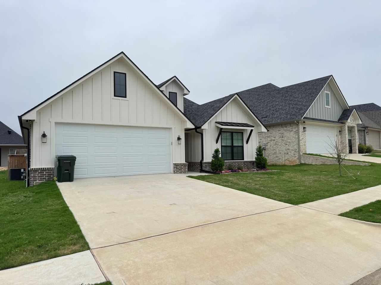 7069 Hillside Ave - Photo 3 of 40