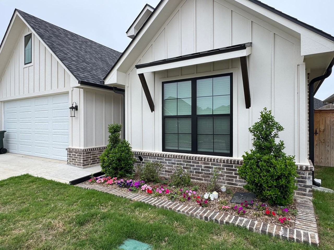 7069 Hillside Ave - Photo 4 of 40