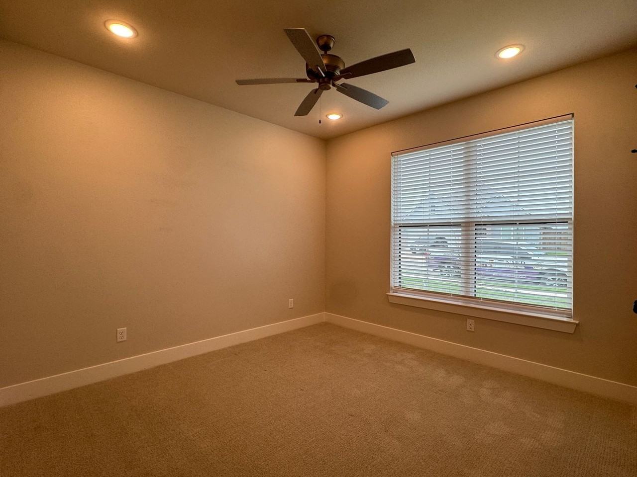 7069 Hillside Ave - Photo 7 of 40