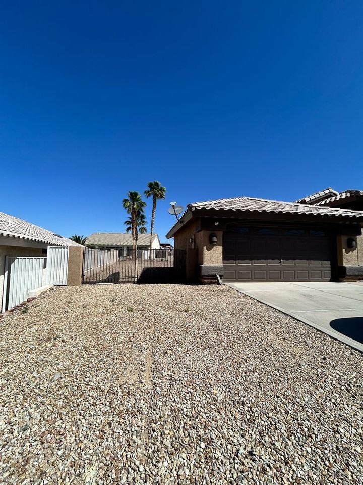 2413 Jacob Row - Photo 2 of 31