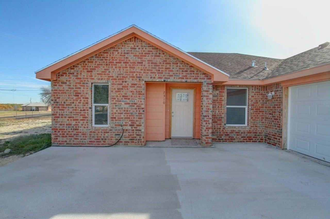 2310 N Poe St - Photo 4 of 27