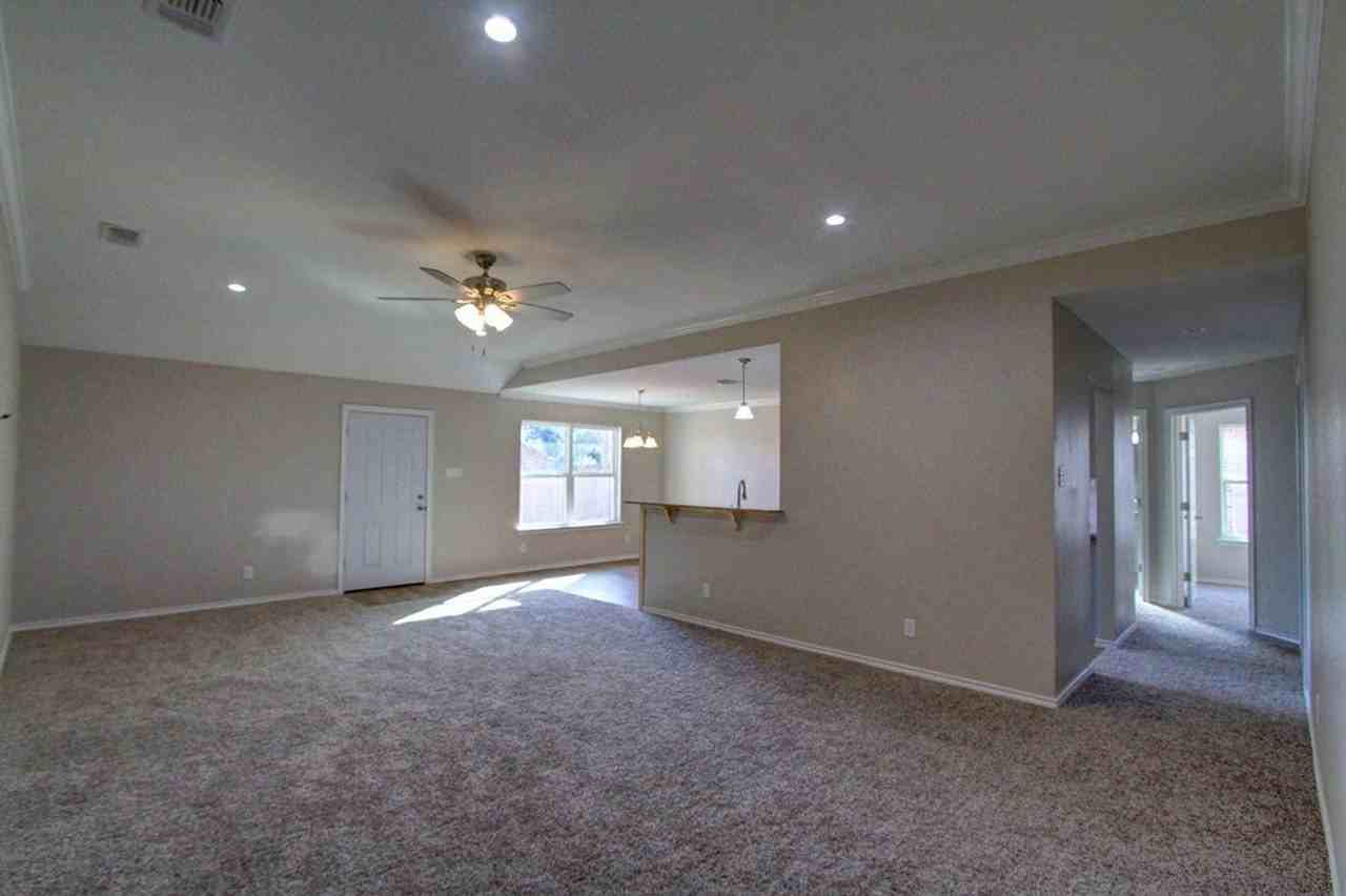 2310 N Poe St - Photo 6 of 27