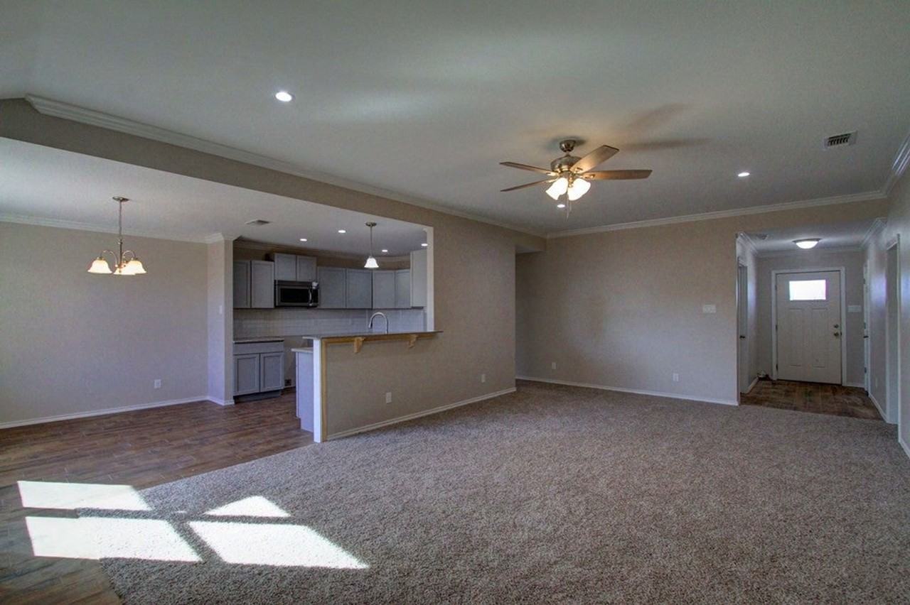 2310 N Poe St - Photo 7 of 27