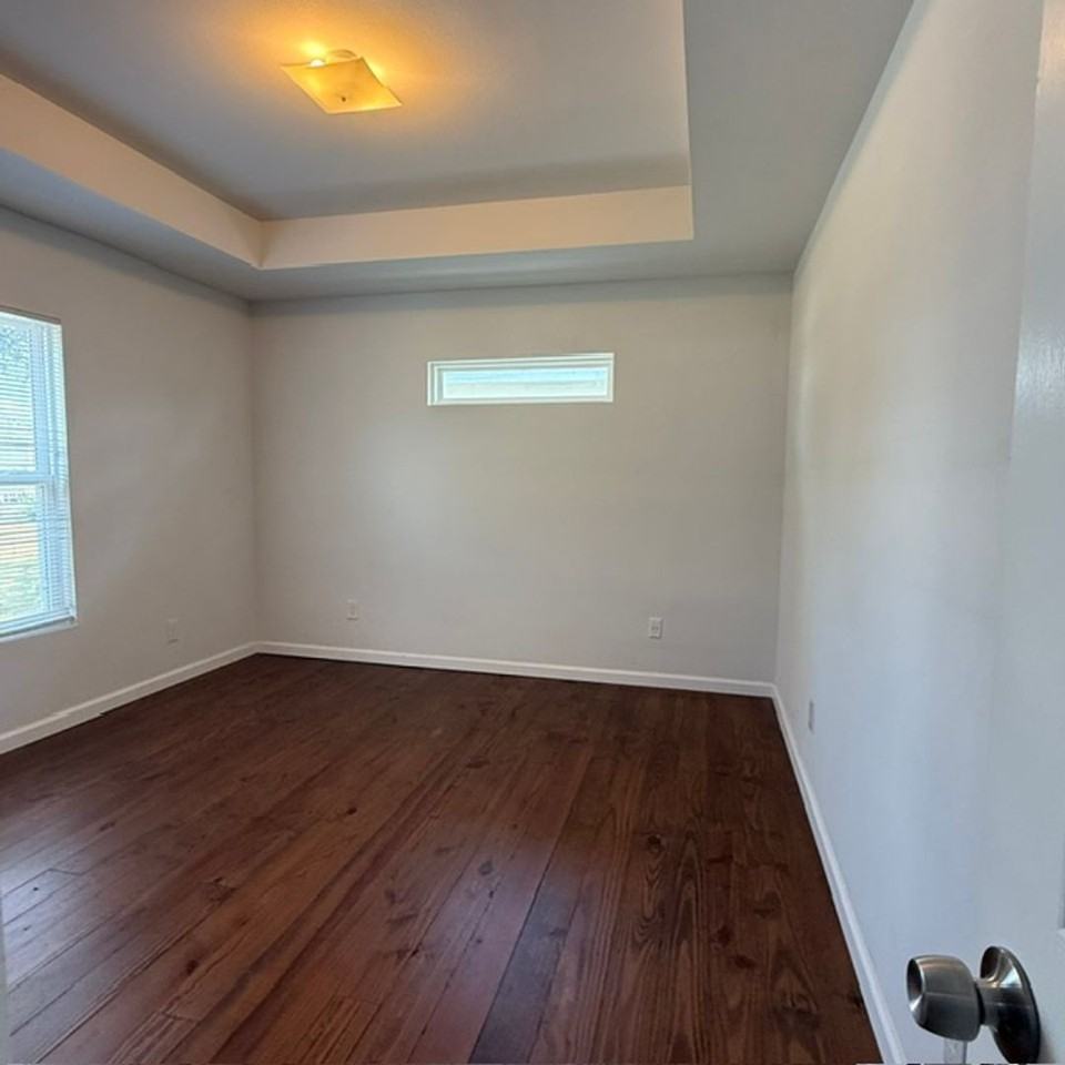 762 Parklawn Cir - Photo 2 of 9