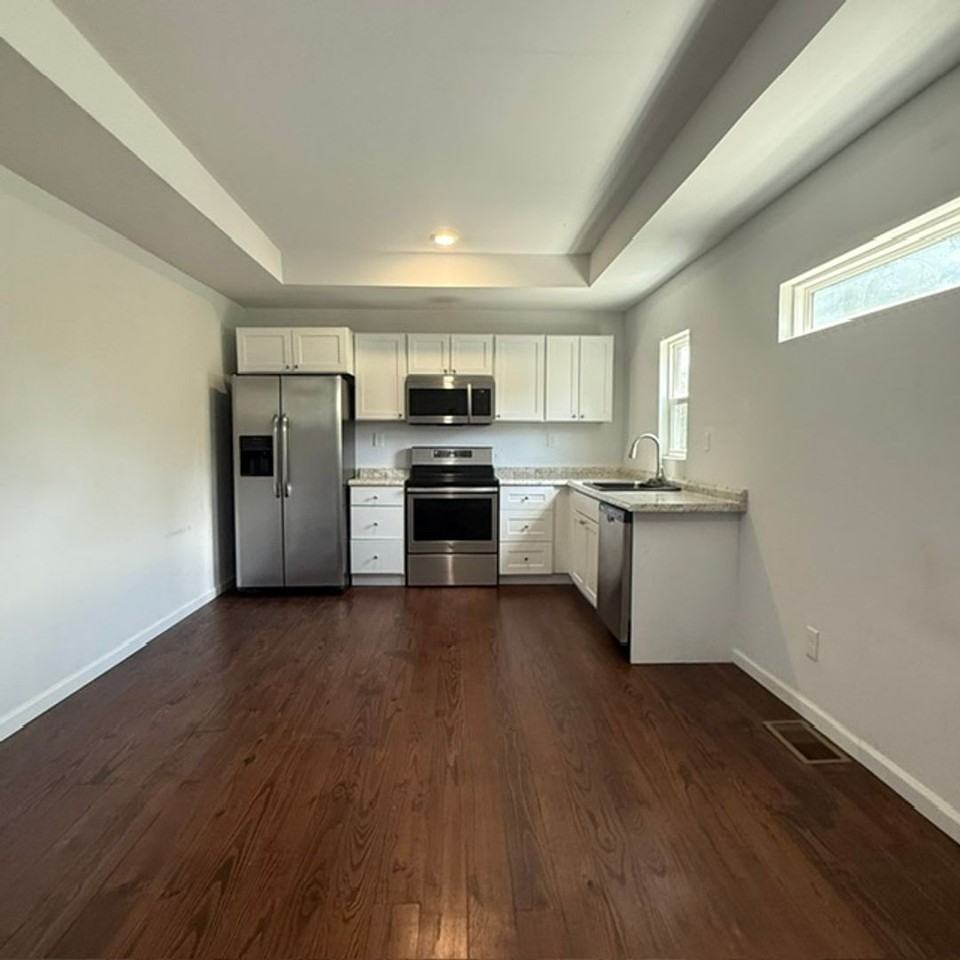 762 Parklawn Cir - Photo 7 of 9