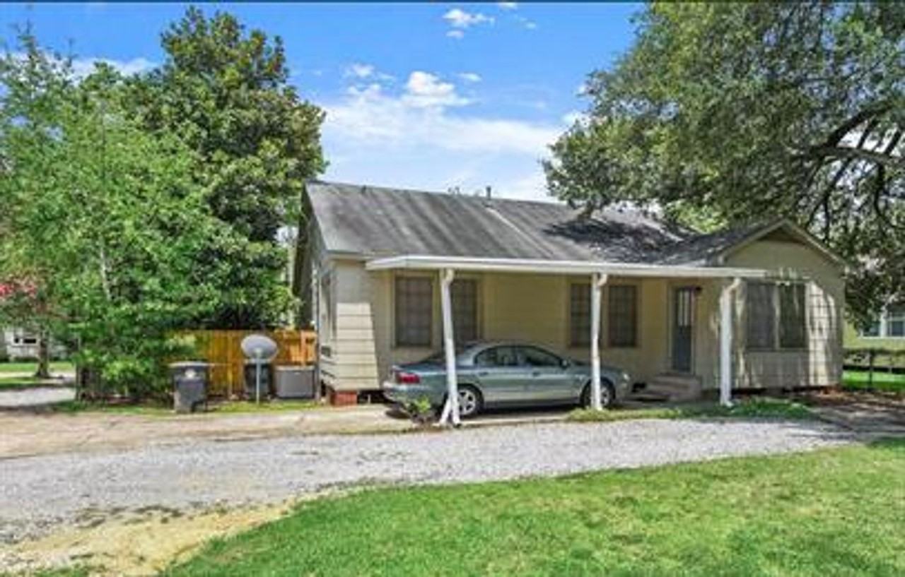 239 West Dr - Photo 2 of 7