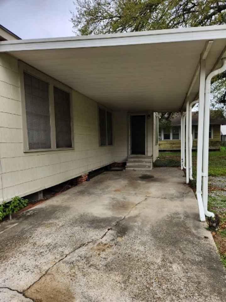 239 West Dr - Photo 3 of 7