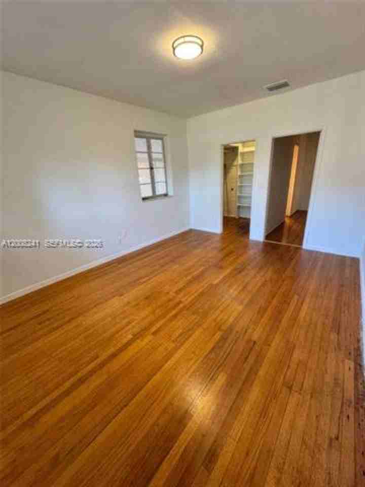 4582 Royal Palm Ave - Photo 5 of 15