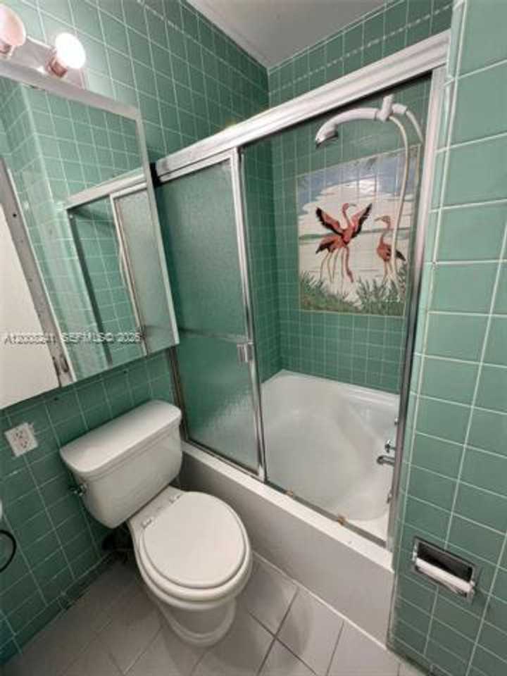 4582 Royal Palm Ave - Photo 7 of 15