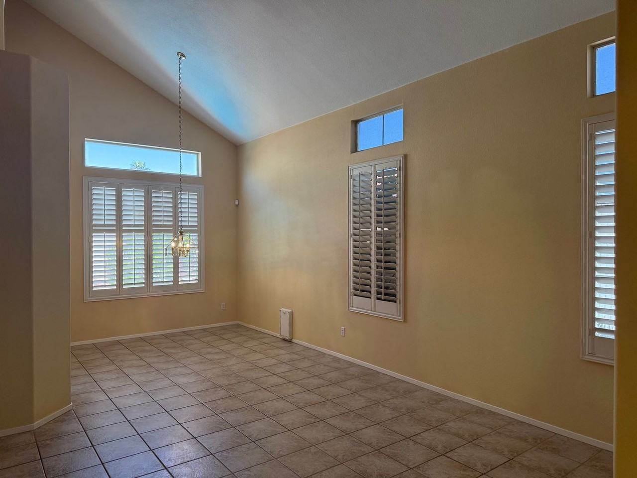 7944 Bonaventure Dr - Photo 3 of 19