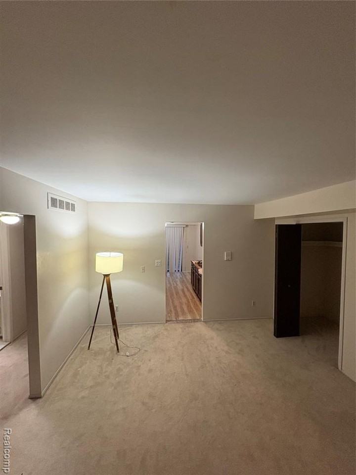 1867 Meadow Dale Ct - Photo 5 of 13