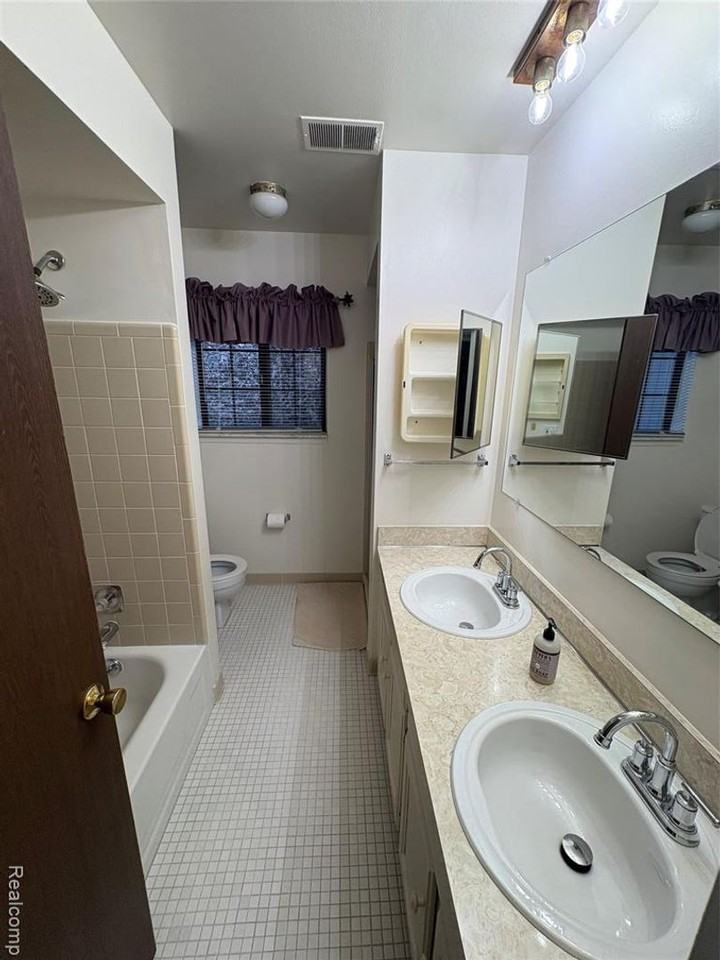 1867 Meadow Dale Ct - Photo 3 of 16