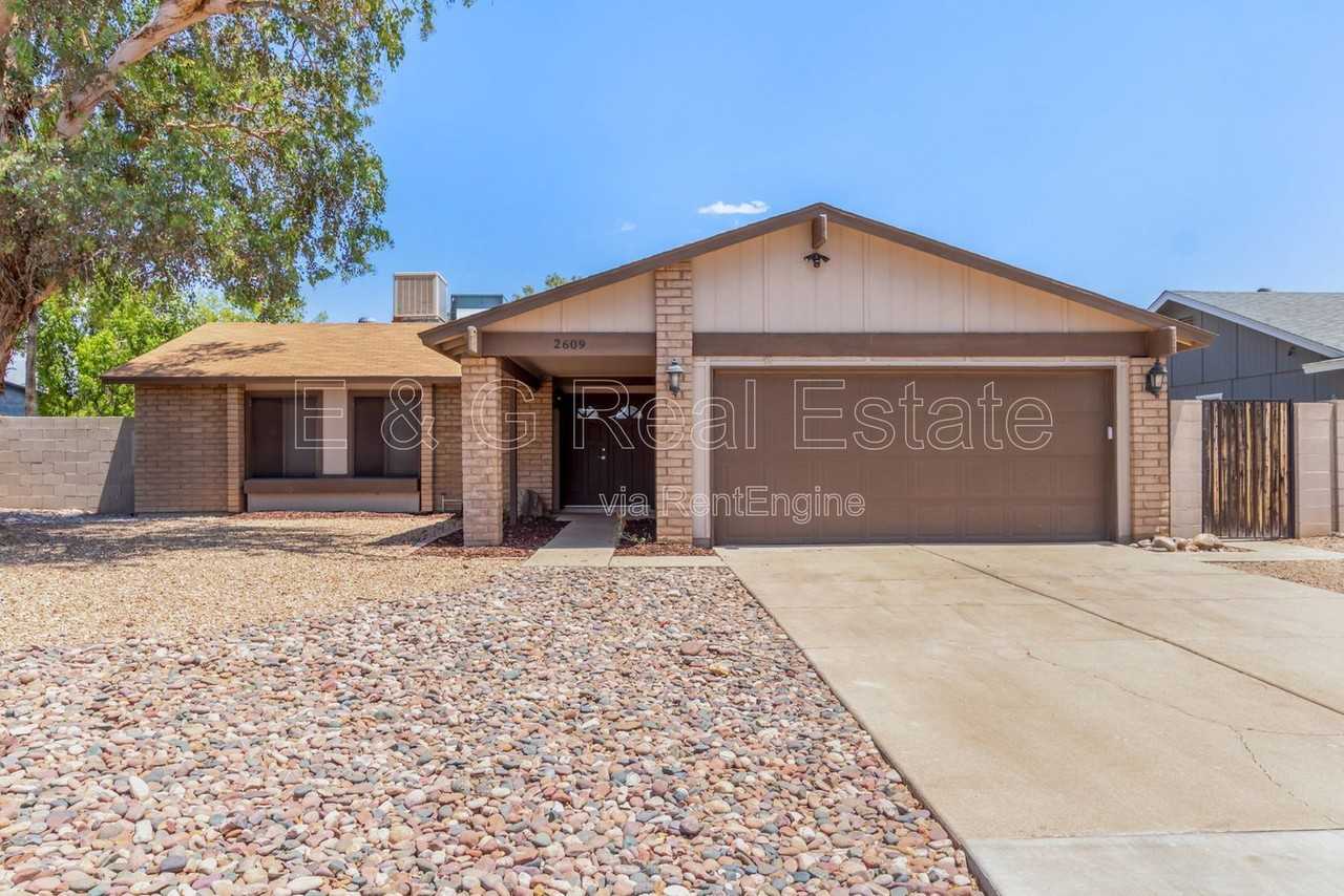 2609 N Nebraska St - Photo 2 of 36