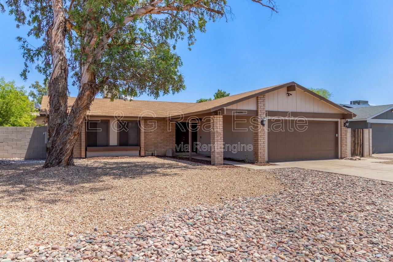 2609 N Nebraska St - Photo 3 of 36