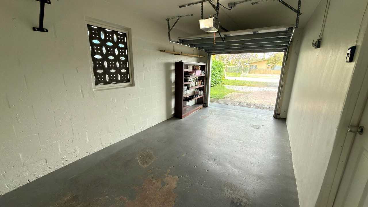 620 Ne 24th St #620 - Photo 2 of 20
