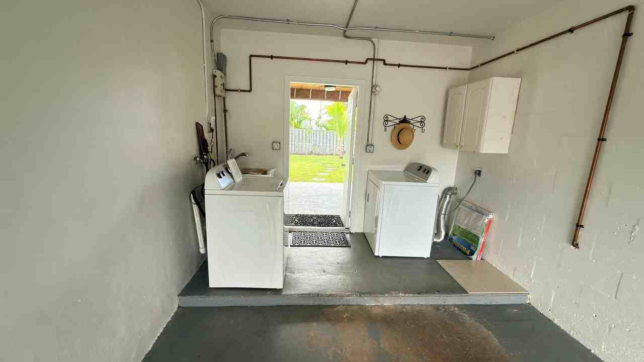 620 Ne 24th St #620 - Photo 3 of 20
