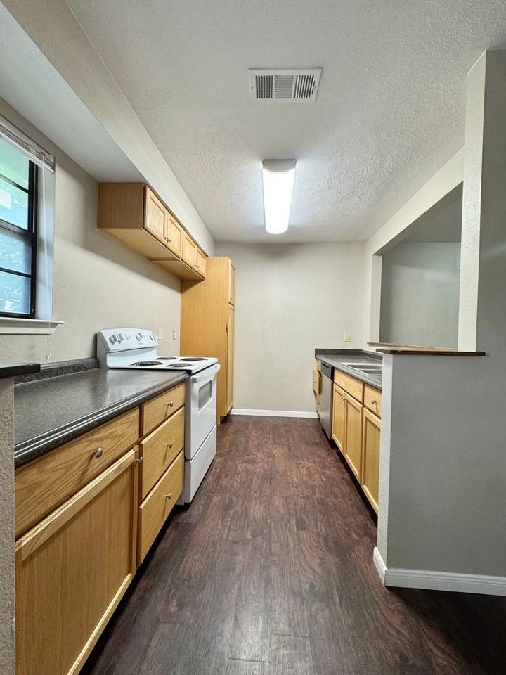 1715 Utah Ave - Photo 5 of 15