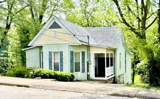 featured image of 425 E Walnut St