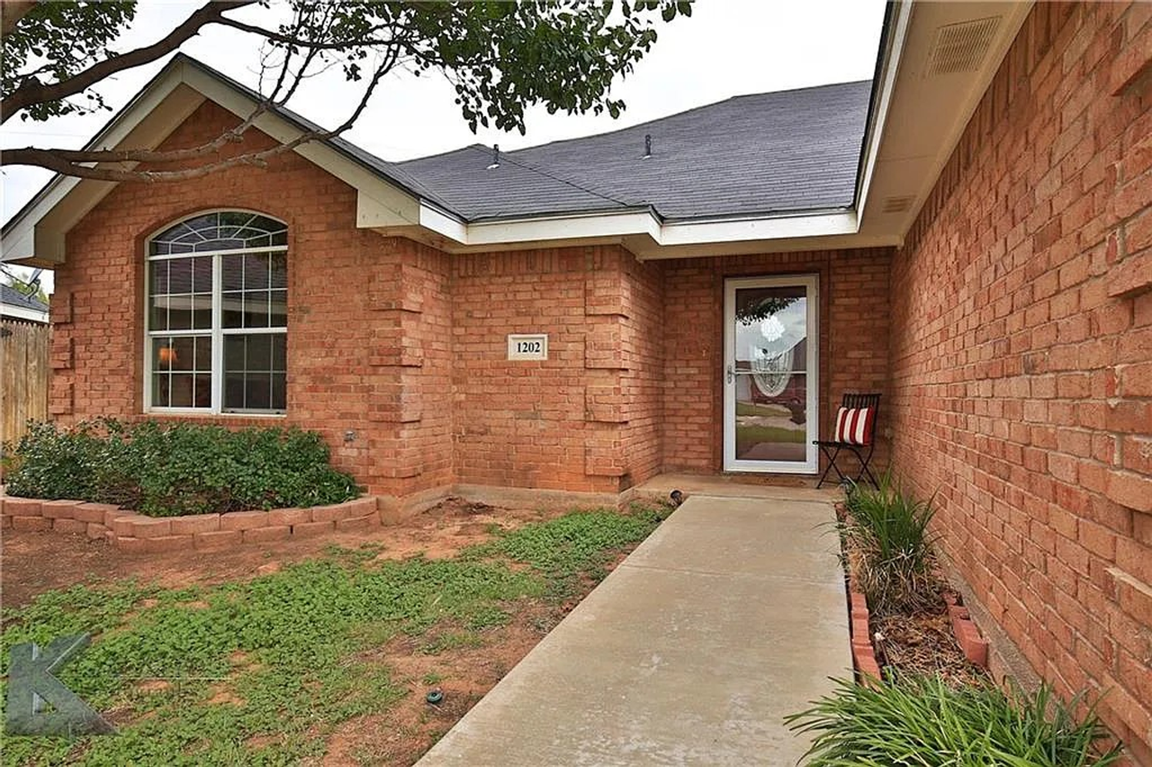 1202 Tulane Dr - Photo 2 of 30