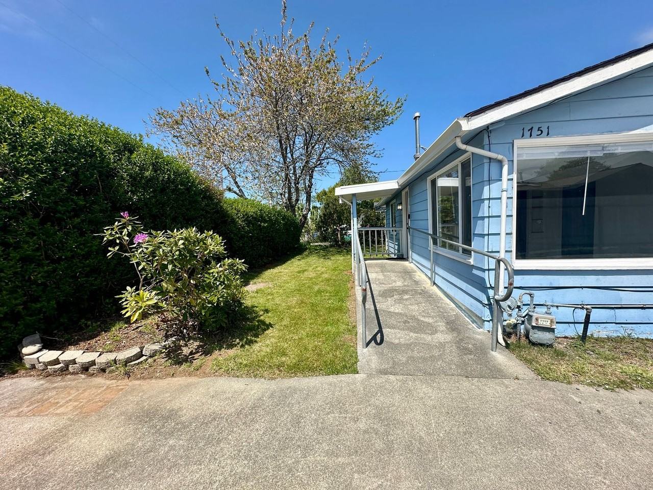 1751 Waters Ave - Photo 2 of 30