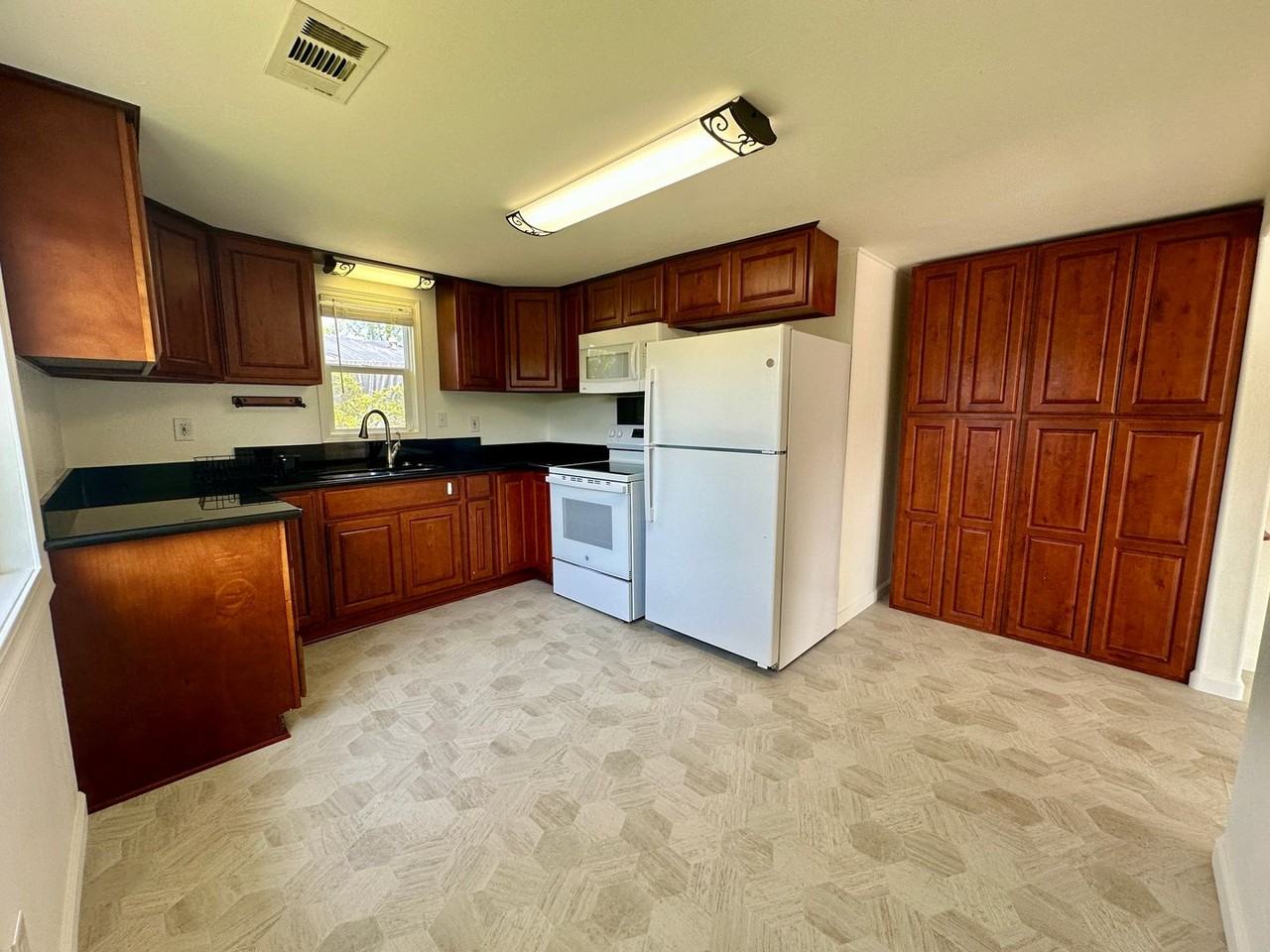 1751 Waters Ave - Photo 6 of 30