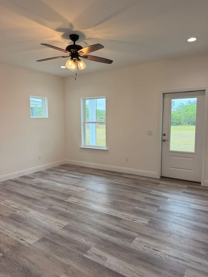 913 Plantation Dr - Photo 6 of 15