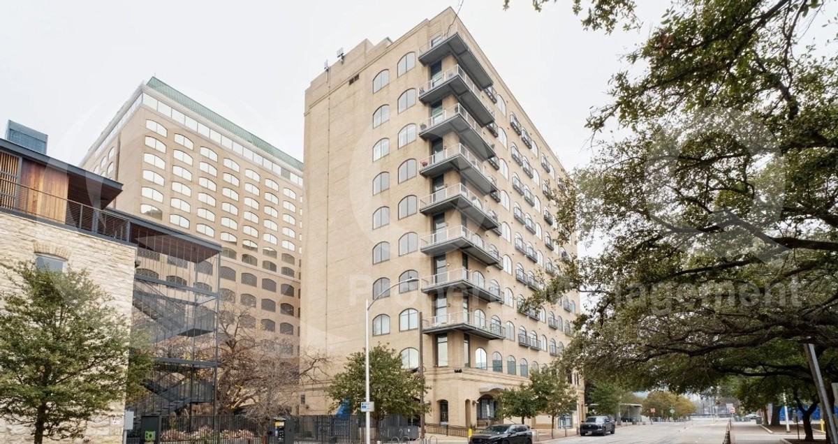 507 Sabine St #905 - Photo 2 of 14