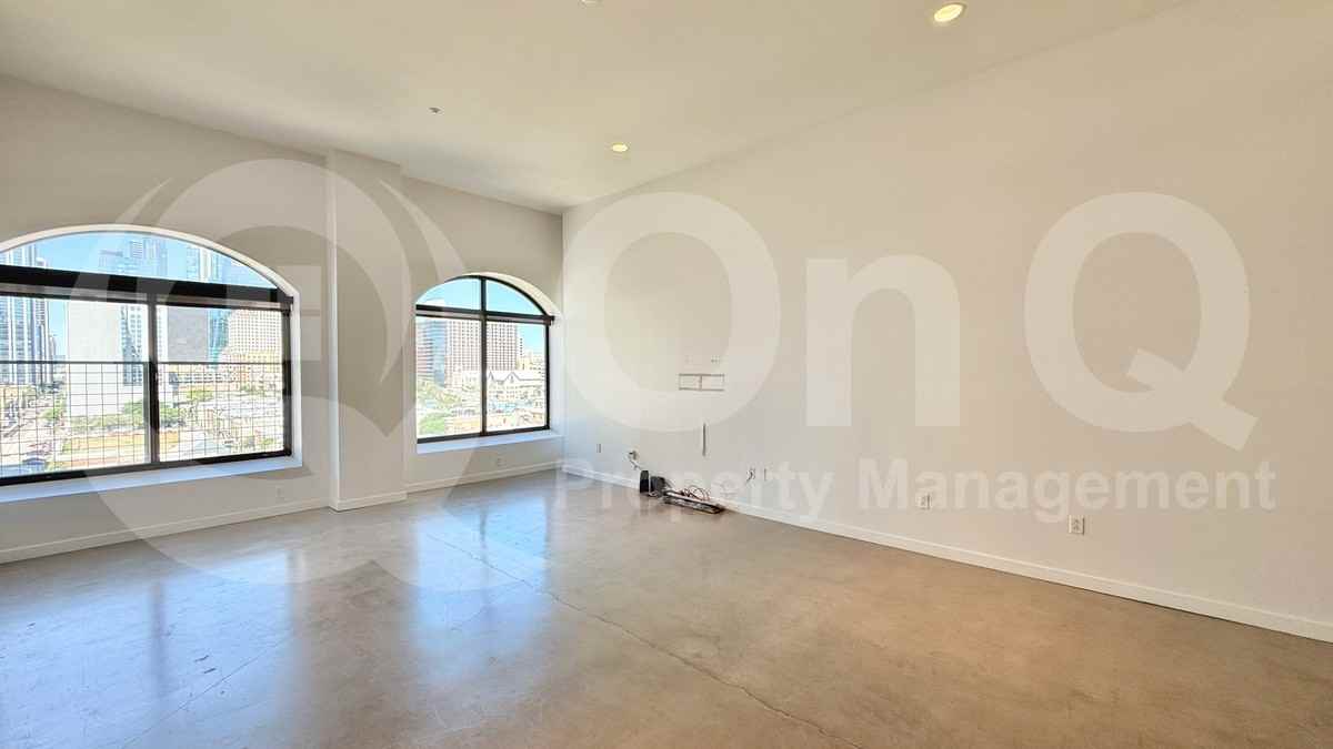 507 Sabine St #905 - Photo 4 of 14