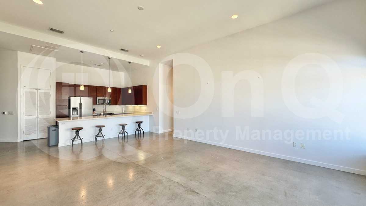 507 Sabine St #905 - Photo 5 of 14