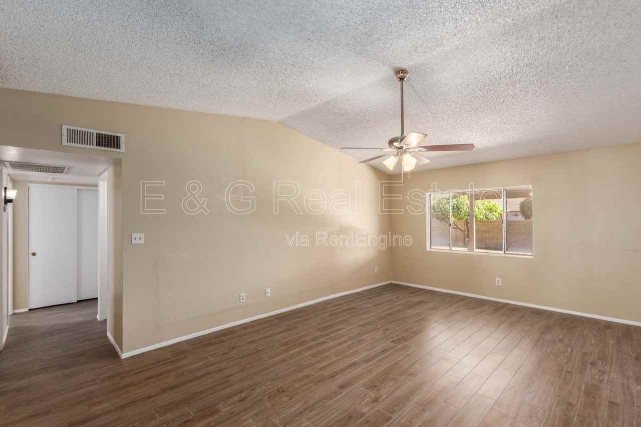 2113 N Los Altos Dr - Photo 3 of 23