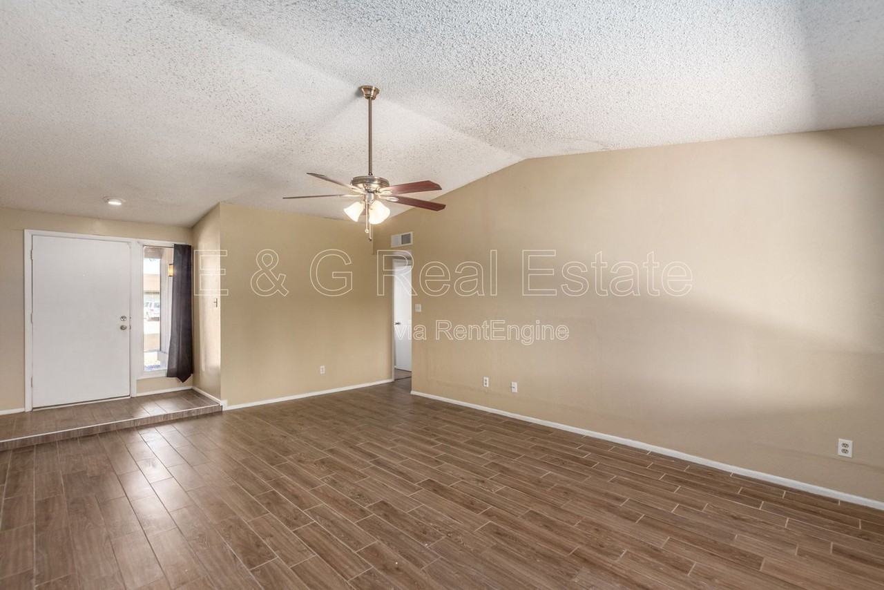 2113 N Los Altos Dr - Photo 5 of 23