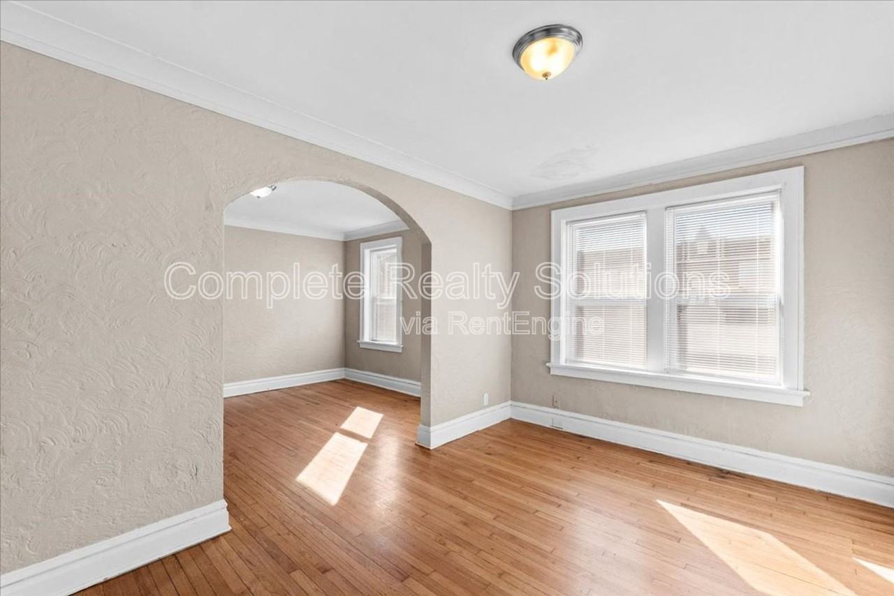 4909 Winona Ave #2W - Photo 3 of 14